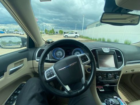 Used 2013 Chrysler 300 AWD w/ Driver Convenience Group image 11