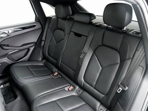 Used 2025 Porsche Macan image 27