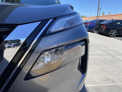 Used 2023 Nissan Rogue S image 8