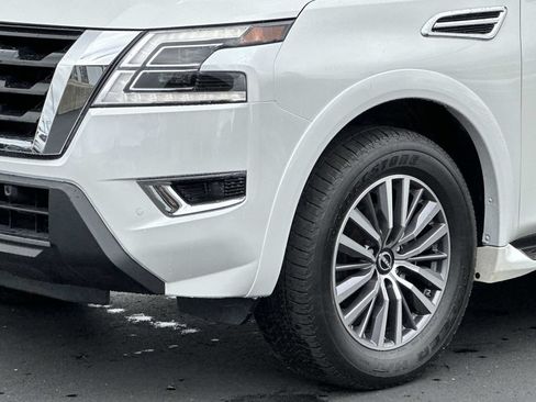 Used 2024 Nissan Armada SL w/ Captain's Chairs Package AWD/4WD image 8