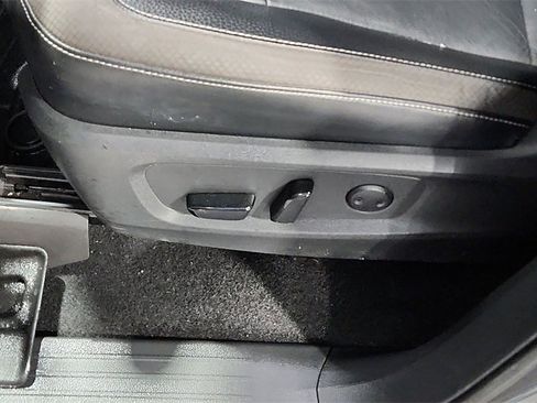 Used 2022 Nissan Pathfinder SL image 16