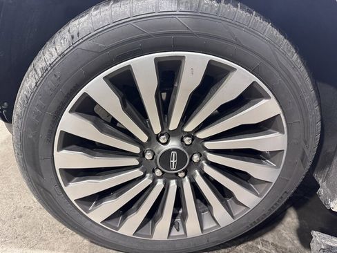 Used 2018 Lincoln Navigator Reserve w/ Technology Package image 10