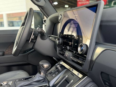 Used 2024 Lexus GX 550 w/ Accessory Package (Z1) AWD/4WD image 91