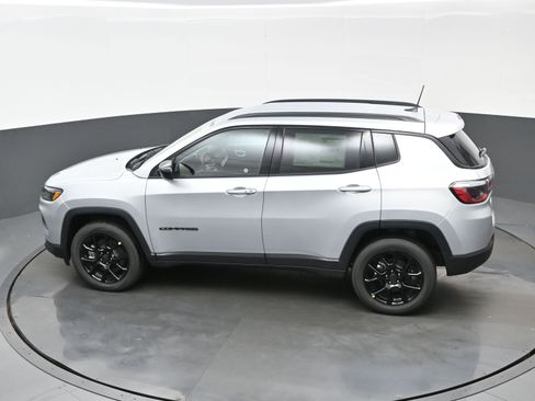 New 2026 Jeep Compass Latitude AWD/4WD image 19