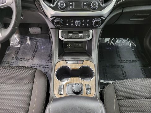 Used 2023 GMC Acadia SLE w/ Driver Convenience Package image 17