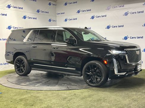 Used 2023 Cadillac Escalade ESV Luxury image 2
