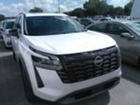 Certified 2026 Nissan Pathfinder SL w/ SL Premium Package FWD image 1