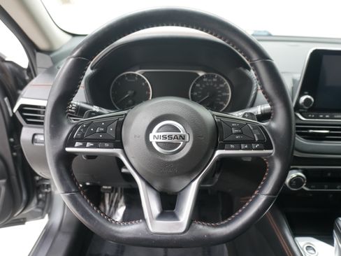 Used 2019 Nissan Altima 2.5 SR FWD image 16