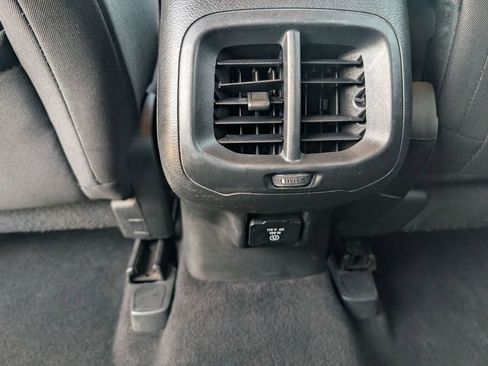 Used 2016 Jeep Cherokee Latitude w/ Cold Weather Group image 39