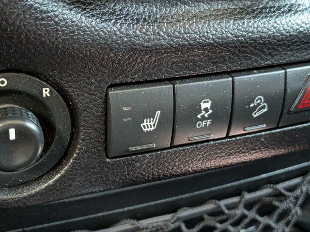 Used 2017 Jeep Wrangler Unlimited Sahara w/ Connectivity Group AWD/4WD image 20