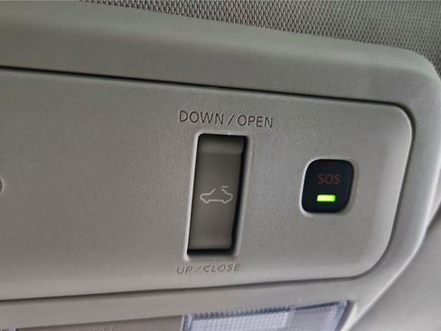 Used 2025 Nissan Frontier SL image 49