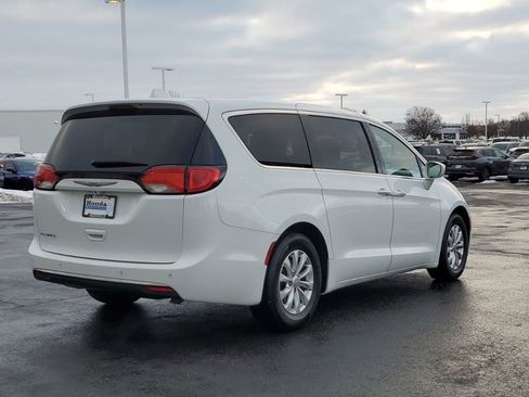 Used 2018 Chrysler Pacifica Touring Plus image 7