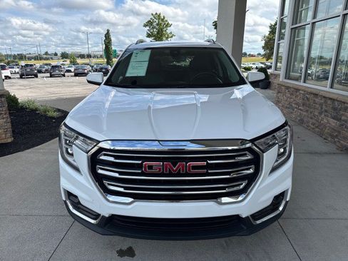 Used 2024 GMC Terrain SLT AWD/4WD image 3