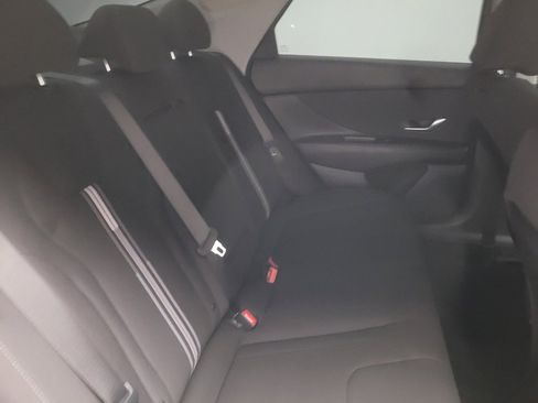 Used 2025 Hyundai Elantra SEL FWD image 19