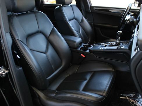 Used 2021 Porsche Macan AWD/4WD image 18