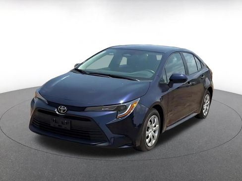 Used 2025 Toyota Corolla LE FWD image 7