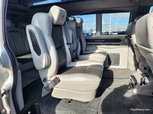 Used 2018 GMC Savana 2500 w/ Enhanced Convenience Package image 28