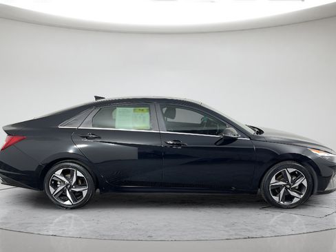 Used 2022 Hyundai Elantra Limited w/ Cargo Package FWD image 2