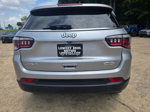 Used 2019 Jeep Compass Latitude w/ Cold Weather Group AWD/4WD image 5