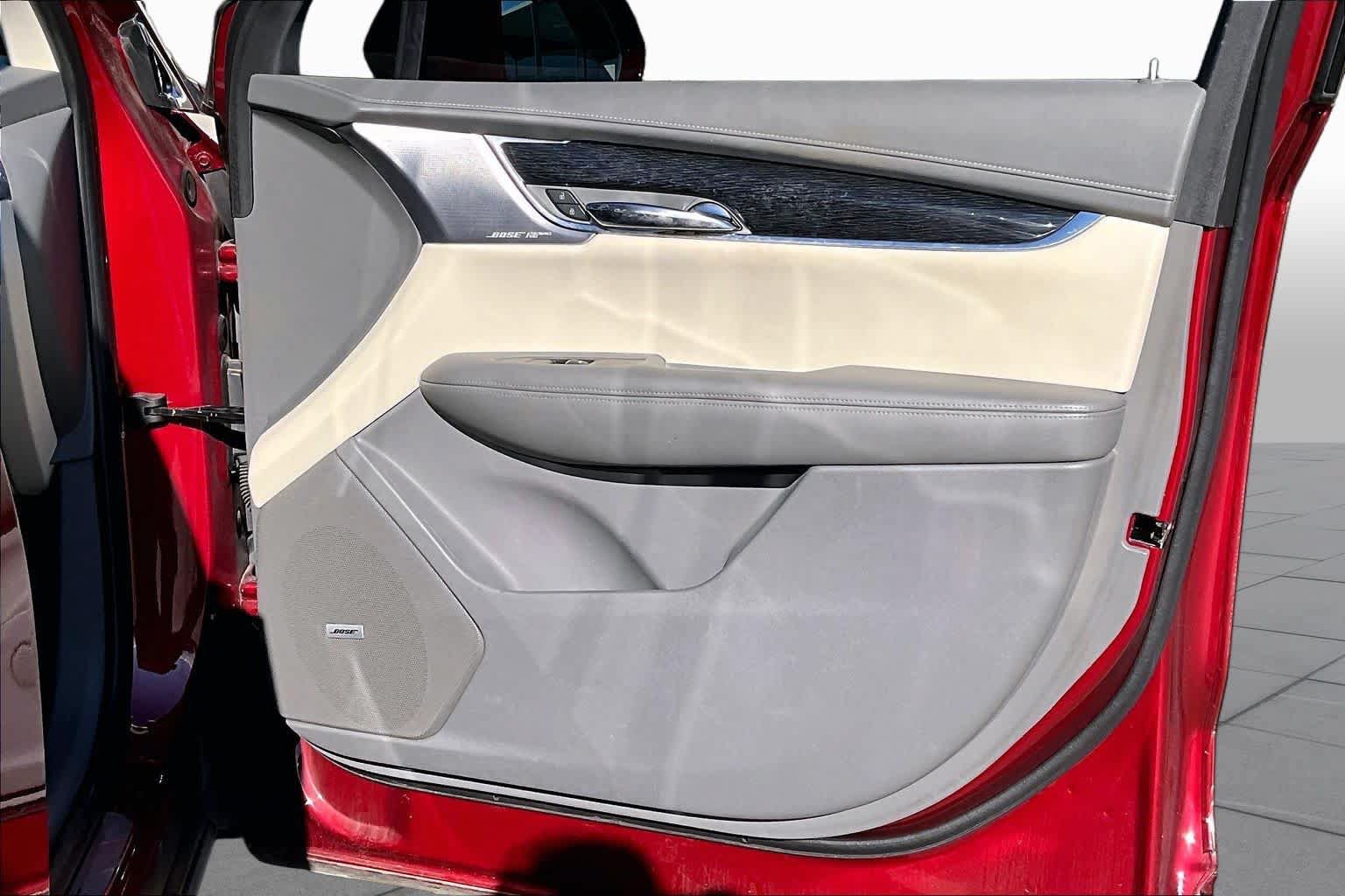 Used 2020 Cadillac XT6 Premium Luxury FWD image 27