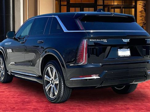 New 2026 Cadillac Escalade IQ Luxury 2 w/ LPO, Floor Liner Package AWD/4WD image 4