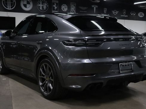 Used 2021 Porsche Cayenne GTS image 3