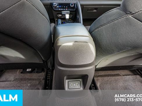 Used 2024 Hyundai Elantra SEL FWD image 30