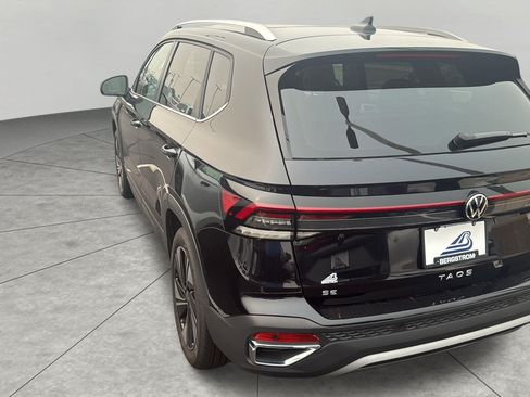 Used 2025 Volkswagen Taos SE AWD/4WD image 34