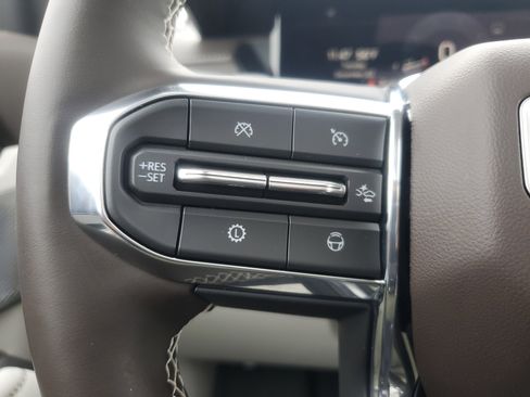 Used 2025 GMC Acadia Denali w/ Super Cruise Package image 19