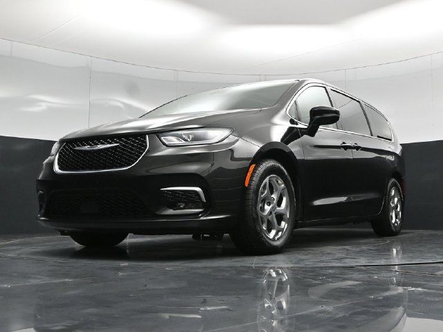 Certified 2024 Chrysler Pacifica Limited FWD image 62