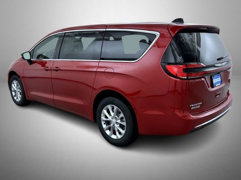 New 2026 Chrysler Pacifica Select image 7