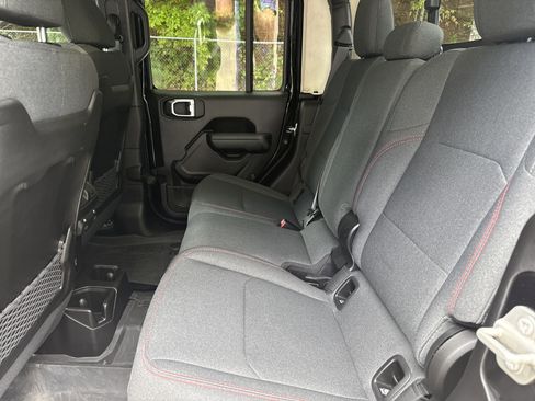 Used 2024 Jeep Gladiator Rubicon image 22