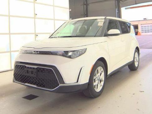 Used 2025 Kia Soul LX w/ LX Technology Package FWD image 1