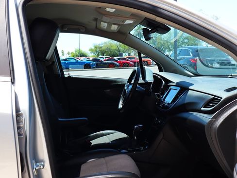 Used 2022 Buick Encore Preferred AWD/4WD image 30