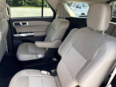 Used 2023 Ford Explorer XLT RWD image 11