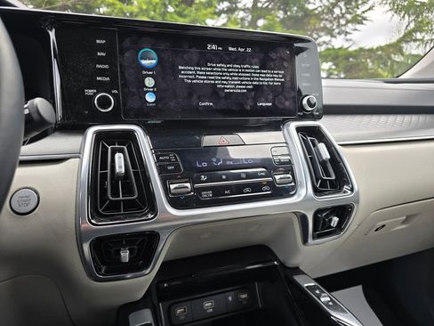 Certified 2023 Kia Sorento SX Prestige AWD/4WD image 19