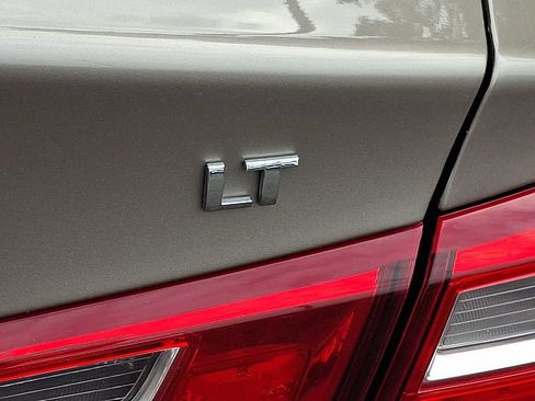 Used 2024 Chevrolet Malibu LT FWD image 32