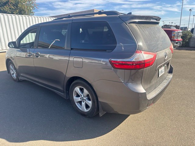 Used 2018 Toyota Sienna LE w/ Carpet Mat Package FWD image 6