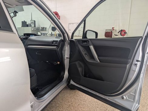 Used 2015 Subaru Forester 2.5i Premium AWD/4WD image 18