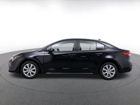 Used 2025 Toyota Corolla LE FWD image 4