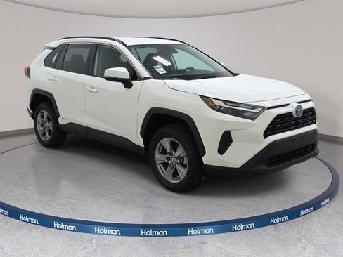 Used 2022 Toyota RAV4 XLE w/ Carpet Mat Package (TMS) AWD/4WD image 3