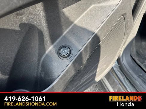 Used 2020 Chevrolet Equinox LT FWD image 17