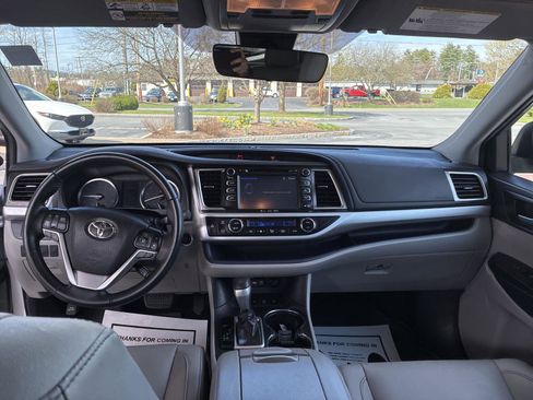 Used 2019 Toyota Highlander XLE image 15