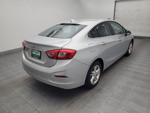 Used 2017 Chevrolet Cruze LT w/ Convenience Package FWD image 9