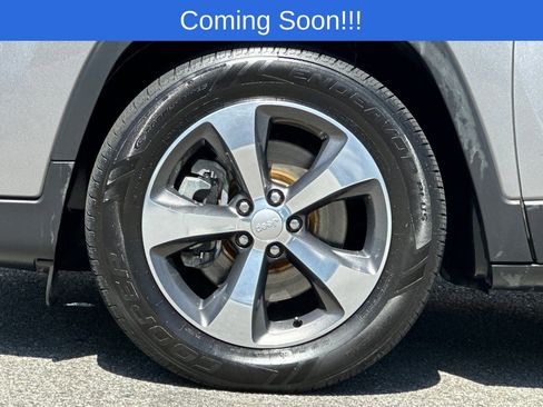 Used 2019 Jeep Cherokee Limited image 26