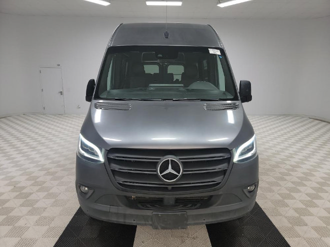 Used 2023 Mercedes-Benz Sprinter 2500 image 2