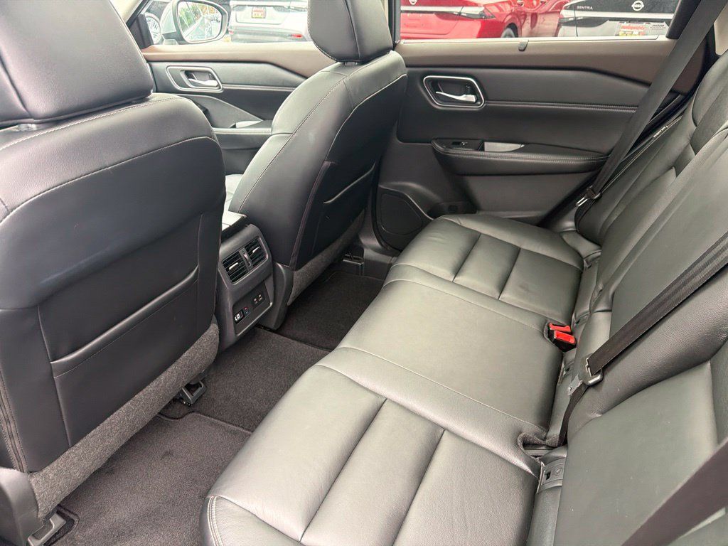 Certified 2021 Nissan Rogue SL w/ Premium Package AWD/4WD image 15