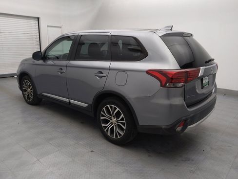 Used 2018 Mitsubishi Outlander SE image 3