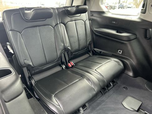 Used 2023 Jeep Grand Cherokee L Limited w/ Black Appearance Package image 28