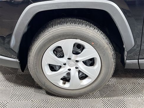 Certified 2025 Toyota RAV4 LE image 28